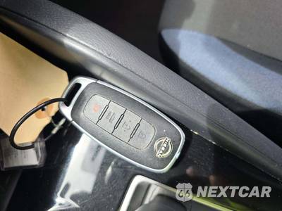 2025 Nissan Versa SV - zdjęcie 8 z 22 - miniatura