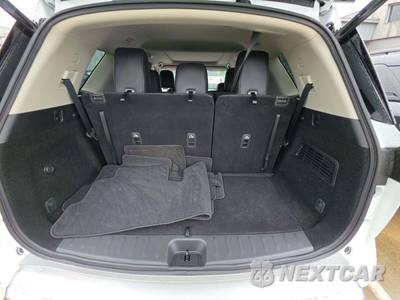 2025 Nissan Pathfinder Platinum - zdjęcie 14 z 20 - miniatura