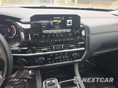 2025 Nissan Pathfinder Platinum - zdjęcie 10 z 20 - miniatura