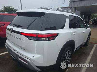 2025 Nissan Pathfinder Platinum - zdjęcie 3 z 20 - miniatura