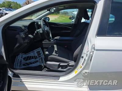 2025 Toyota Camry LE - zdjęcie 6 z 21 - miniatura