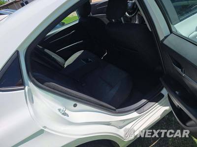 2025 Toyota Camry LE - zdjęcie 16 z 21 - miniatura