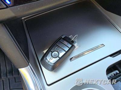2020 Ford Explorer ST - zdjęcie 8 z 27 - miniatura