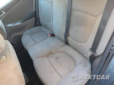 2013 Hyundai Accent GLS Sedan - zdjęcie 23 z 31 - miniatura