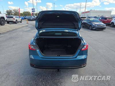 2025 Toyota Camry XLE - zdjęcie 14 z 24 - miniatura