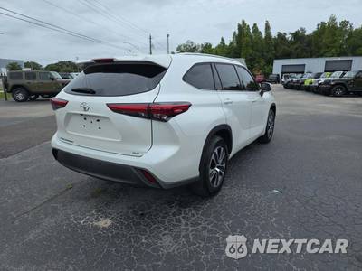 2020 Toyota Highlander XLE - zdjęcie 3 z 25 - miniatura