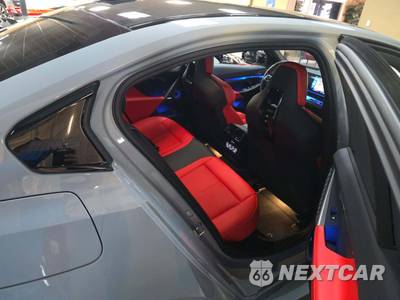 2025 BMW M5 Sedan - zdjęcie 16 z 23 - miniatura