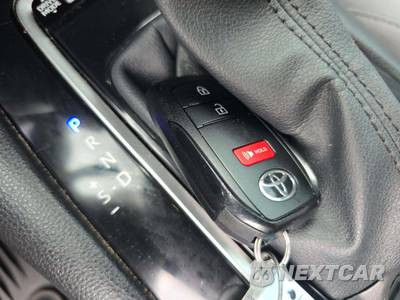 2024 Toyota Corolla Cross Hybrid S - zdjęcie 8 z 26 - miniatura
