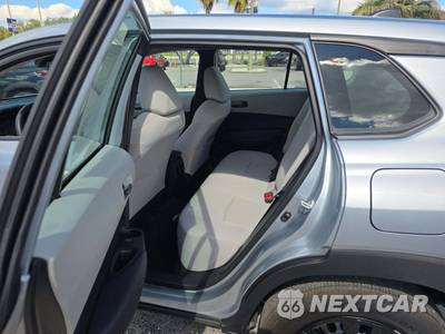 2025 Toyota Corolla Cross L - zdjęcie 13 z 21 - miniatura
