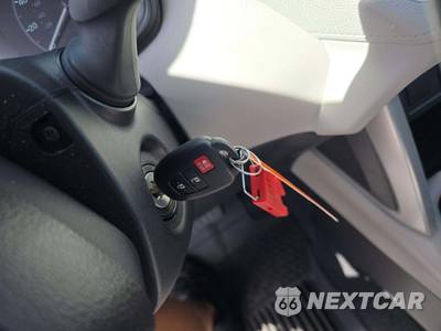 2025 Toyota Corolla Cross L - zdjęcie 8 z 21 - miniatura