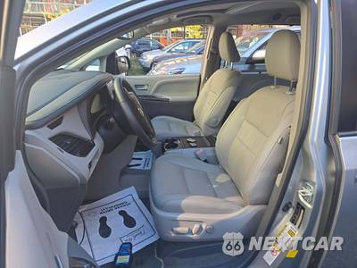 2019 Toyota Sienna XLE 8-Passenger 119.3" WB - zdjęcie 6 z 21 - miniatura