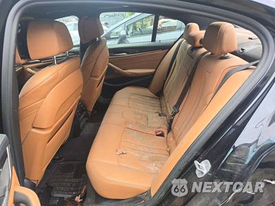 2021 BMW 5 Series Sedan M550i xDrive - zdjęcie 13 z 20 - miniatura