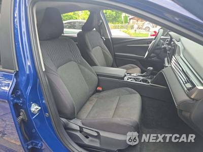 2025 Toyota Camry LE - zdjęcie 18 z 20 - miniatura