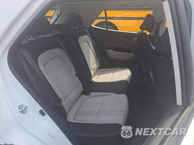 2025 Hyundai Venue SEL - zdjęcie 16 z 21 - miniatura