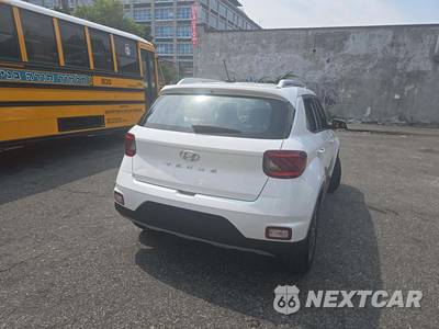 2025 Hyundai Venue SEL - zdjęcie 3 z 21 - miniatura