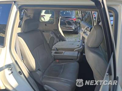 2012 Toyota Highlander SE - zdjęcie 17 z 33 - miniatura