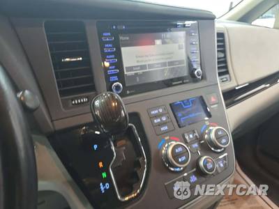 2019 Toyota Sienna XLE Premium 8-Passenger 119.3" WB - zdjęcie 10 z 23 - miniatura