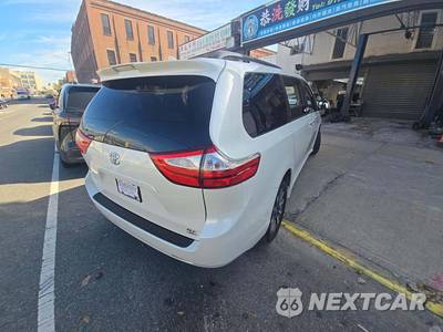 2019 Toyota Sienna XLE 7-Passenger 119.3" WB - zdjęcie 3 z 22 - miniatura