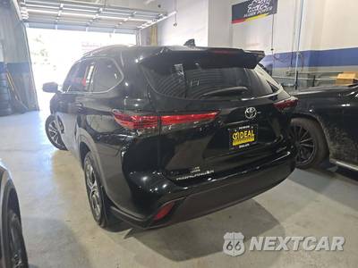 2021 Toyota Highlander XLE - zdjęcie 2 z 28 - miniatura