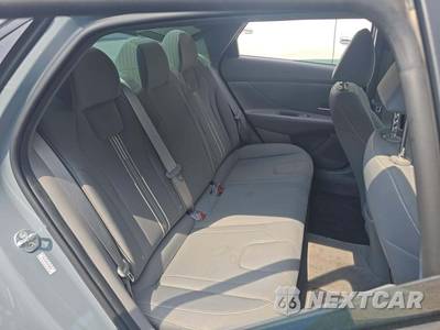 2022 Hyundai Elantra SEL - zdjęcie 16 z 21 - miniatura