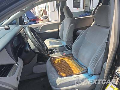 2017 Toyota Sienna LE 7-Passenger 119.3" WB - zdjęcie 6 z 29 - miniatura