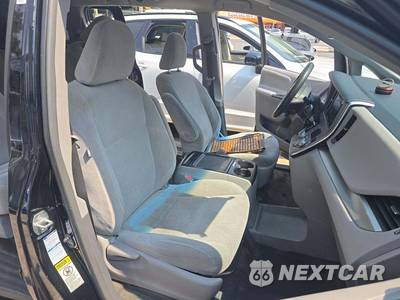 2017 Toyota Sienna LE 7-Passenger 119.3" WB - zdjęcie 19 z 29 - miniatura
