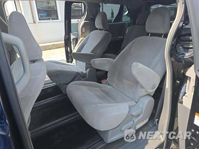 2017 Toyota Sienna LE 7-Passenger 119.3" WB - zdjęcie 13 z 29 - miniatura