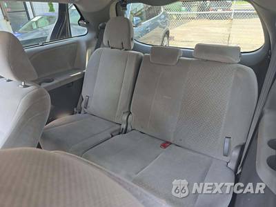 2017 Toyota Sienna LE 7-Passenger 119.3" WB - zdjęcie 14 z 29 - miniatura