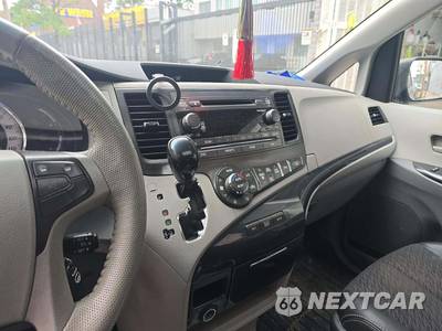 2011 Toyota Sienna SE 8-Passenger 119.3" WB - zdjęcie 10 z 33 - miniatura