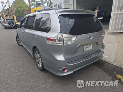 2011 Toyota Sienna SE 8-Passenger 119.3" WB - zdjęcie 2 z 33 - miniatura