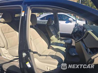 2018 Toyota Sienna XLE 8-Passenger 119.3" WB - zdjęcie 19 z 23 - miniatura