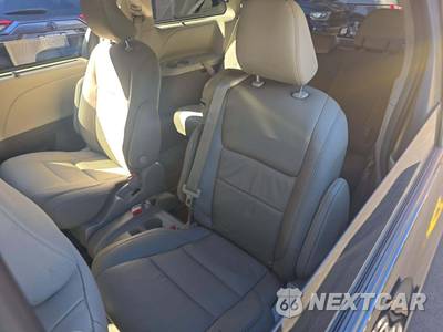 2018 Toyota Sienna XLE 8-Passenger 119.3" WB - zdjęcie 13 z 23 - miniatura