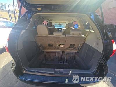 2018 Toyota Sienna XLE 8-Passenger 119.3" WB - zdjęcie 15 z 23 - miniatura