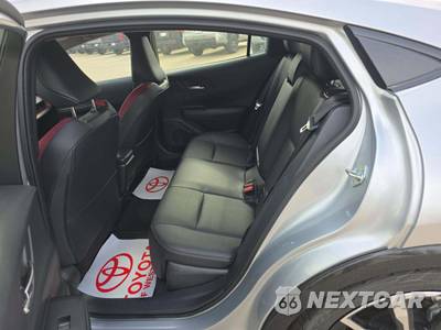 2026 Toyota Prius Plug-In Hybrid XSE Premium - zdjęcie 10 z 18 - miniatura