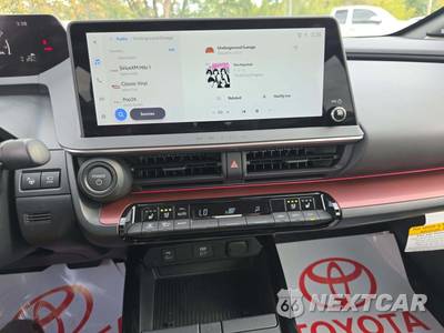 2026 Toyota Prius Plug-In Hybrid XSE Premium - zdjęcie 7 z 18 - miniatura