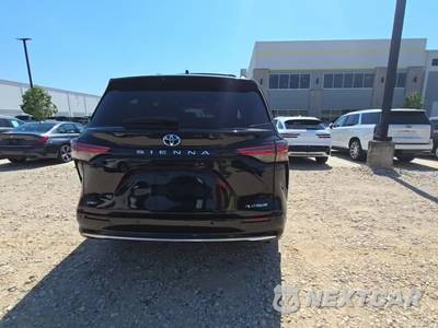 2025 Toyota Sienna Platinum 7-Passenger 120.5" WB - zdjęcie 4 z 24 - miniatura