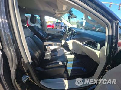 2017 Chrysler Pacifica Touring L 121.6" WB - zdjęcie 19 z 25 - miniatura