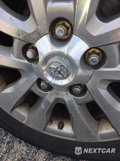 2010 Toyota Sequoia Limited - zdjęcie 31 z 41 - miniatura