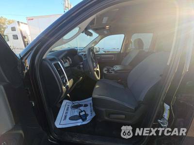 2024 Ram 1500 Classic SLT Extended Cab Medium Bed - zdjęcie 6 z 22 - miniatura