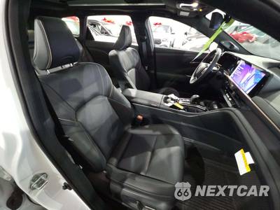 2025 Toyota Crown Signia Limited - zdjęcie 18 z 23 - miniatura