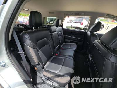 2025 Nissan Pathfinder SL - zdjęcie 17 z 25 - miniatura