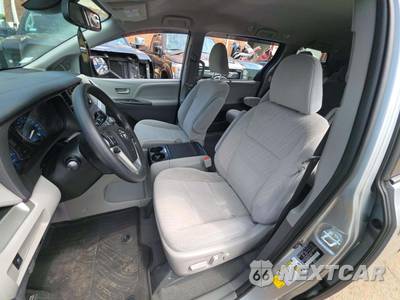 2020 Toyota Sienna LE 8-Passenger 119.3" WB - zdjęcie 6 z 28 - miniatura