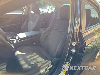 2025 Toyota Camry LE - zdjęcie 6 z 25 - miniatura