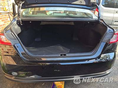 2025 Toyota Camry LE - zdjęcie 13 z 25 - miniatura