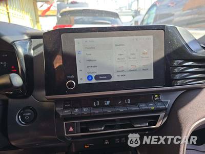 2025 Toyota Camry LE - zdjęcie 9 z 25 - miniatura