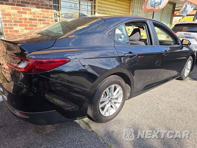 2025 Toyota Camry LE - zdjęcie 3 z 25 - miniatura
