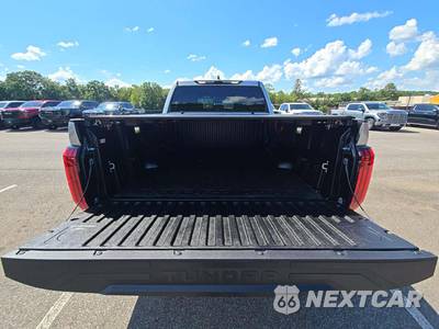 2026 Toyota Tundra Limited Crew Cab Short Bed - zdjęcie 11 z 17 - miniatura