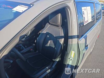 2025 Chrysler Pacifica Select 121.6" WB - zdjęcie 3 z 20 - miniatura