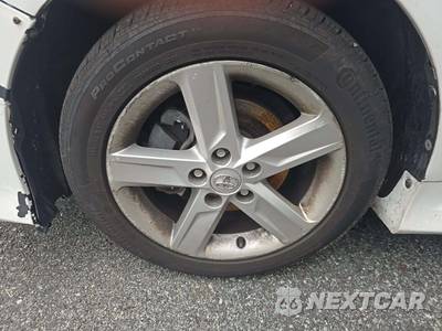 2014 Toyota Camry SE - zdjęcie 26 z 40 - miniatura