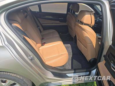 2015 BMW 7 Series Sedan 750Li - zdjęcie 16 z 30 - miniatura